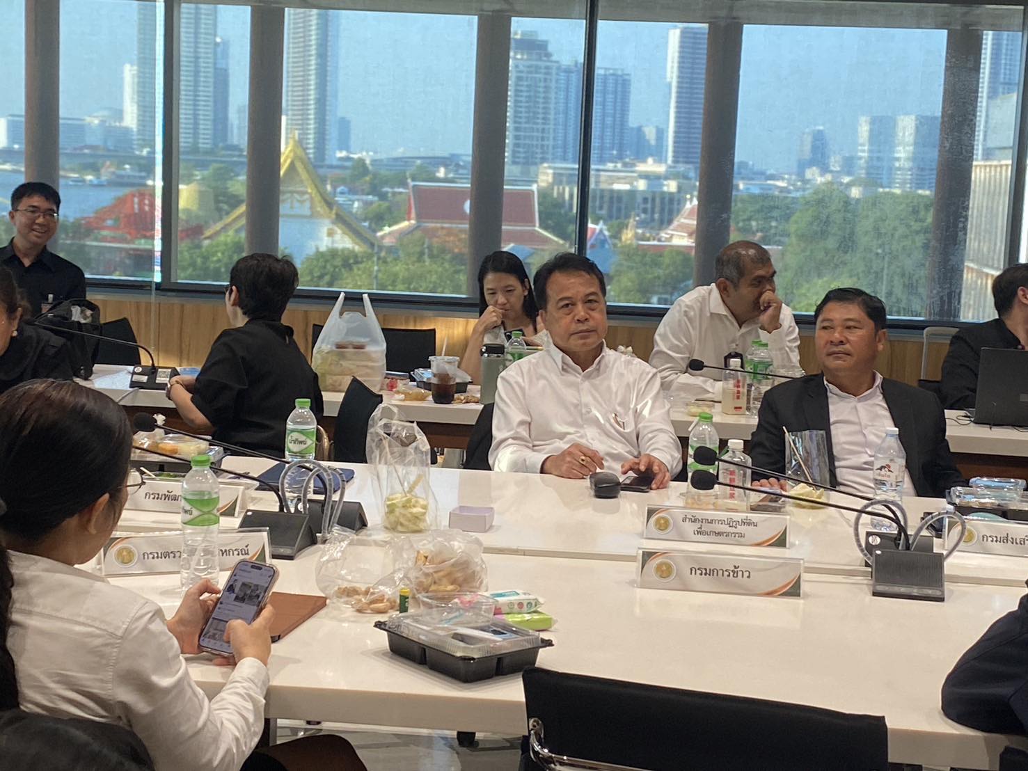 title - ส.ป.ก. ร่วมติดตามและรับฟังการประชุมสภาผู้แทนราษฎร